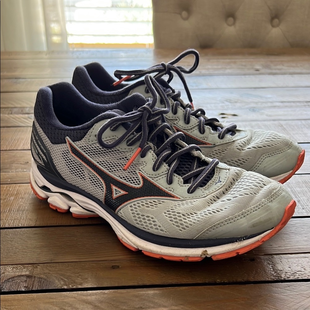 Mizuno Women’s Gray and Pink Running Shoes